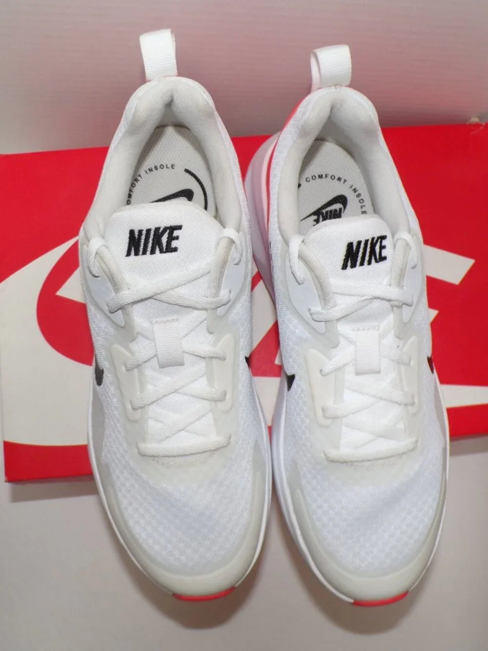 REALLY SWEET WOMANS NIKE WEAR ALL DAY SIZE 8.5 LIKE NEW WORE ONCE, GOING TO LOVE